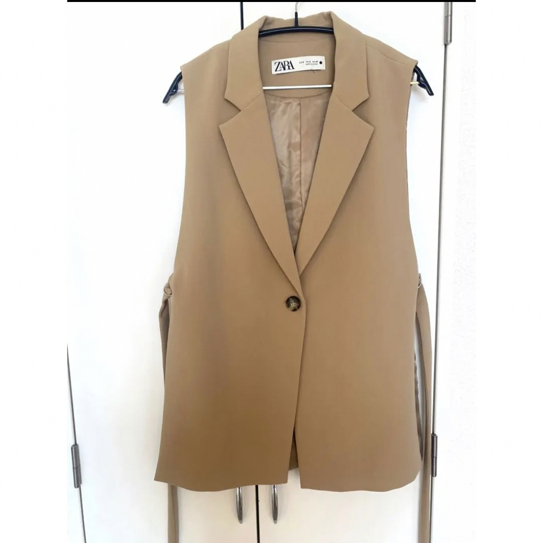 ZARA - 【ZARA】サイドスリット ジレ ベスト ベージュの通販 by mak's