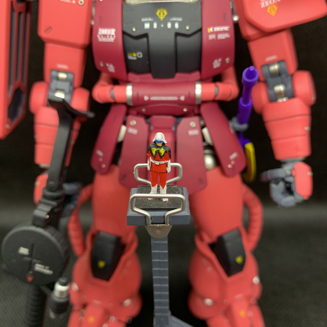 1/100 MG MS-06S シャア専用ザク Ver.2.0 塗装済完成品 1/100 MG MS-06S シャア専用ザク Ver.2.0 塗装済完成品
