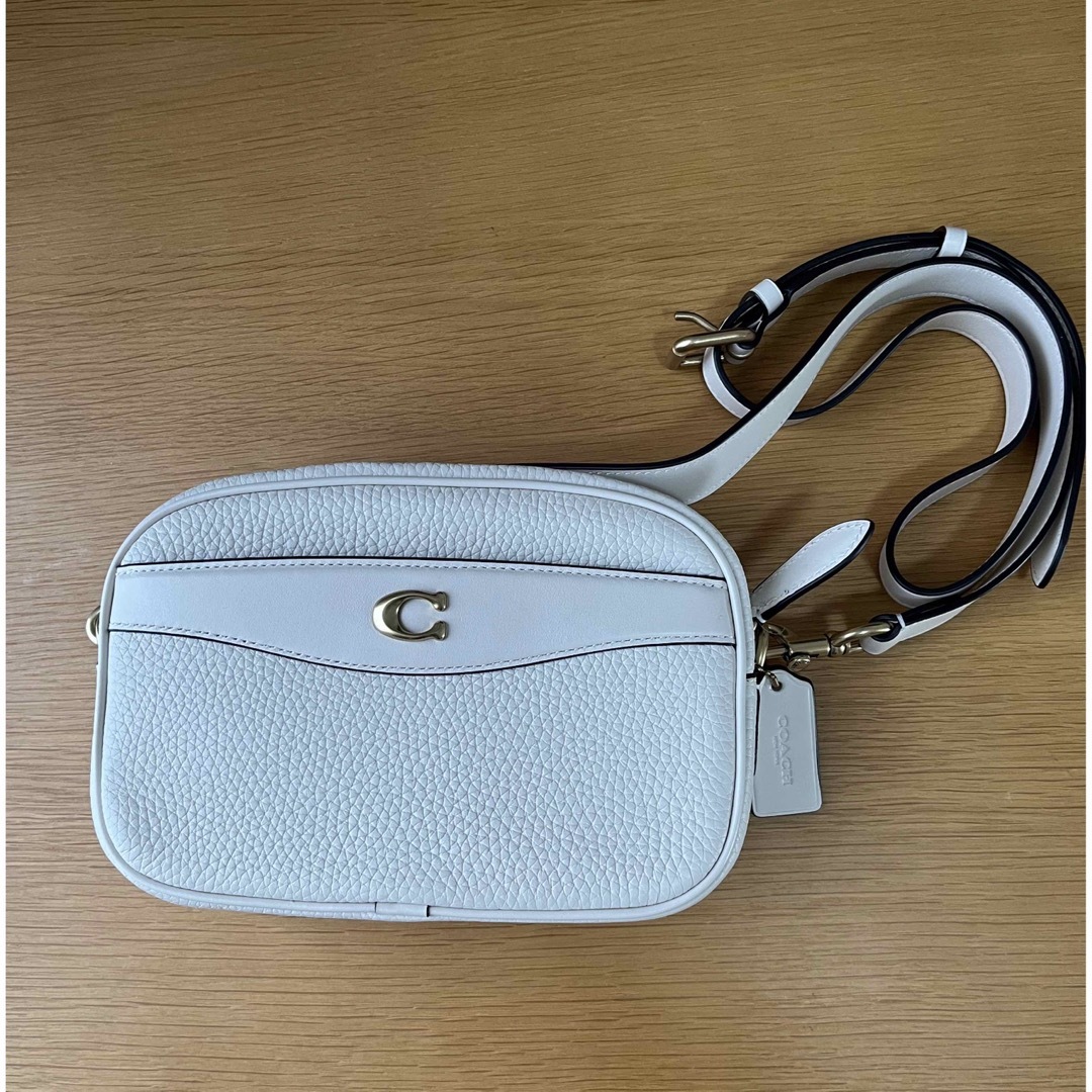 【新品未使用】COACHショルダーバッグ カメラバッグ レザーホワイト | フリマアプリ ラクマ