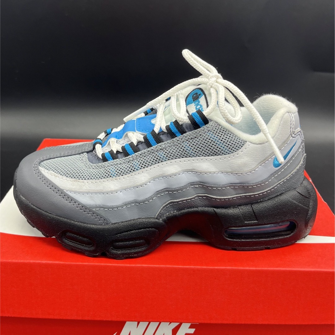 NIKE(ナイキ)のAIRMAX 95  キッズ/ベビー/マタニティのキッズ靴/シューズ(15cm~)(スニーカー)の商品写真