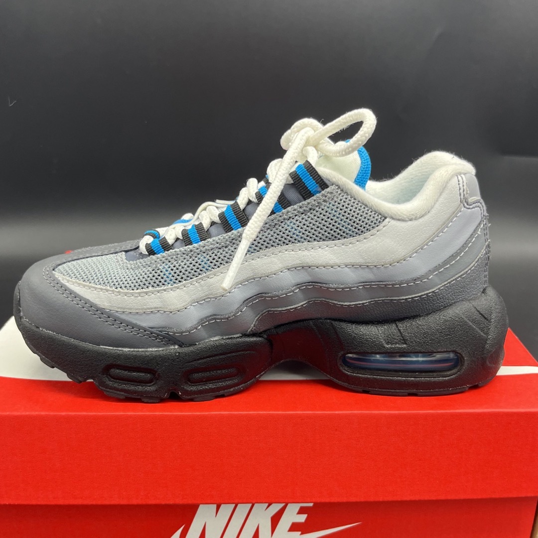 NIKE(ナイキ)のAIRMAX 95  キッズ/ベビー/マタニティのキッズ靴/シューズ(15cm~)(スニーカー)の商品写真