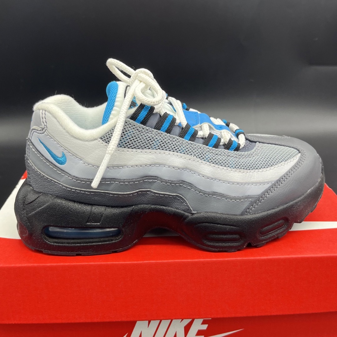 NIKE(ナイキ)のAIRMAX 95  キッズ/ベビー/マタニティのキッズ靴/シューズ(15cm~)(スニーカー)の商品写真