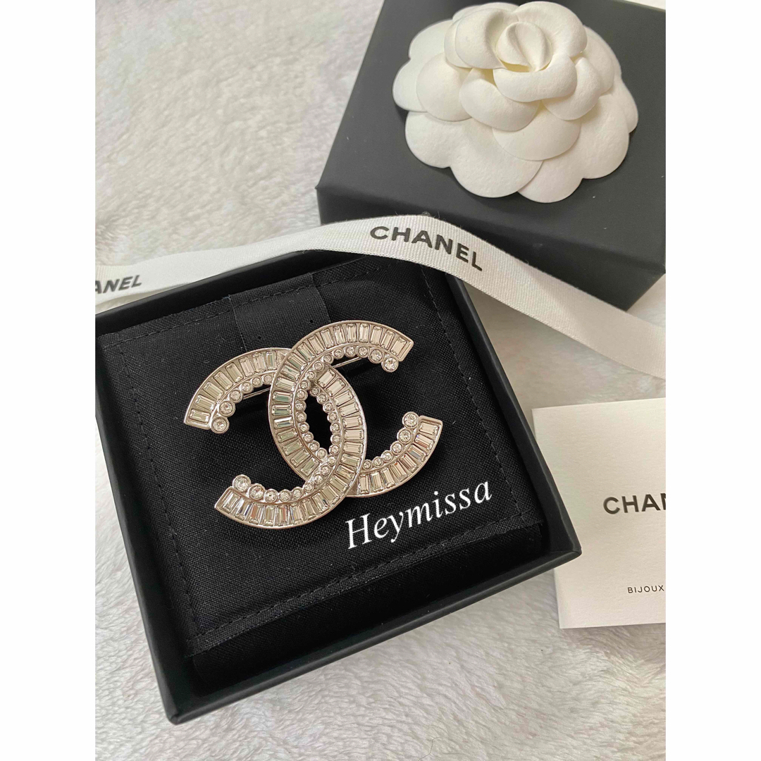 CHANEL(シャネル)のCHANEL  ブローチ  23S レディースのアクセサリー(ブローチ/コサージュ)の商品写真