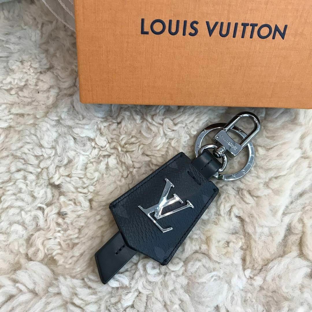 Louis Vuitton MONOGRAM Lv cloches-cles bag charm and key holder (M63620)