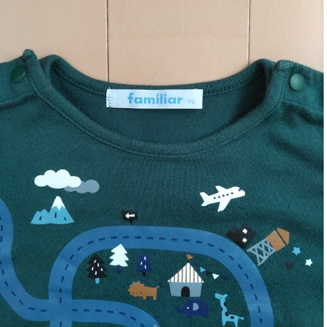 familiar(ファミリア)のfamiliar 長袖緑Tシャツ 70 キッズ/ベビー/マタニティのベビー服(~85cm)(Ｔシャツ)の商品写真