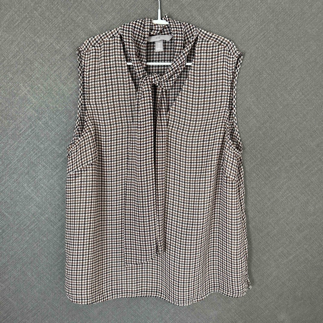 H&H(エイチアンドエイチ)のH&M トップス　千鳥柄 レディースのトップス(シャツ/ブラウス(半袖/袖なし))の商品写真