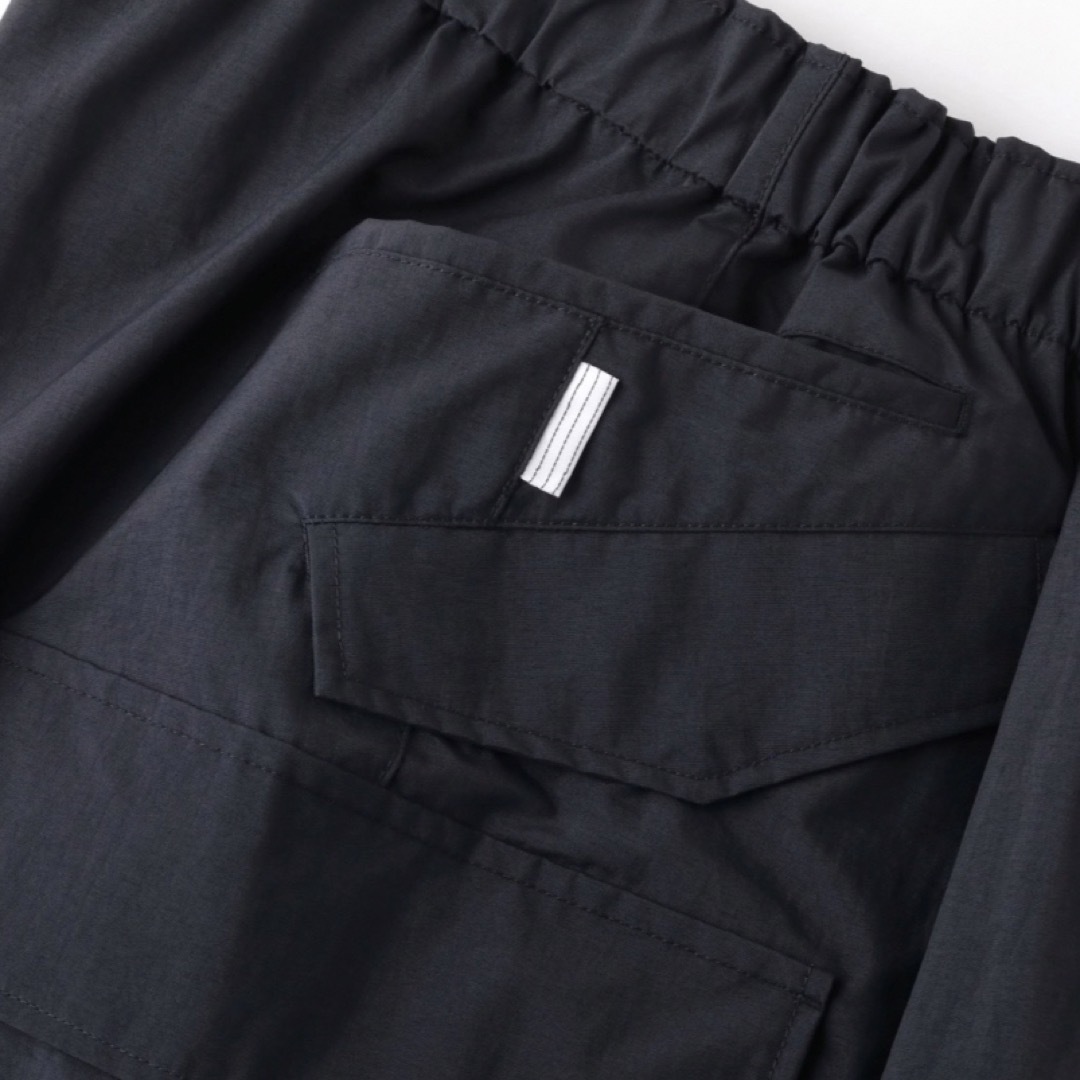 1LDK SELECT(ワンエルディーケーセレクト)のSFC WIDE CARGO SHORTS Black メンズのパンツ(ショートパンツ)の商品写真