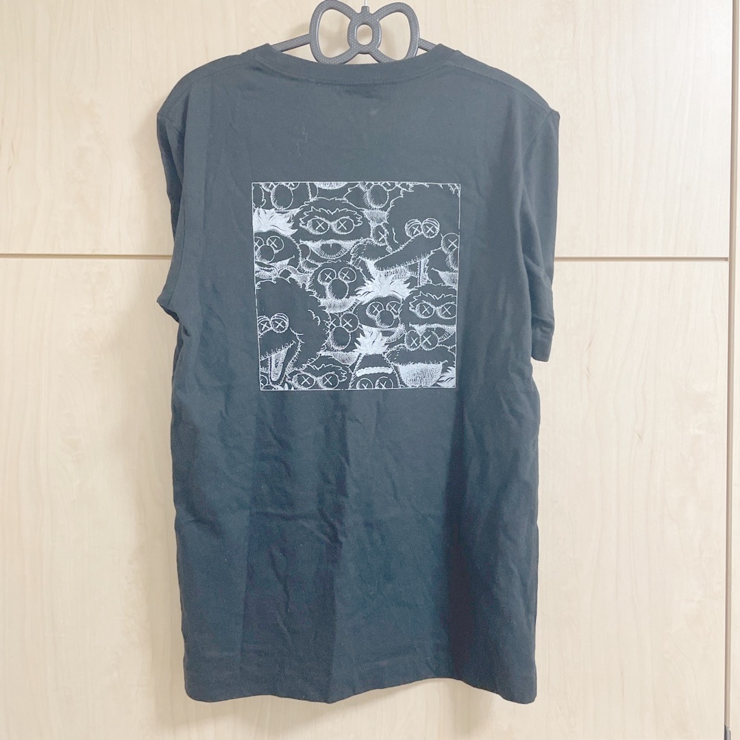 UNIQLO(ユニクロ)のKAWS x ユニクロ×セサミストリート　コラボ UT Tシャツ  レディースのトップス(Tシャツ(半袖/袖なし))の商品写真
