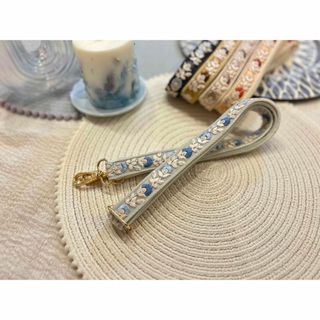 インド刺繍リボン　ショルダーストラップ(スマホストラップ/チャーム)