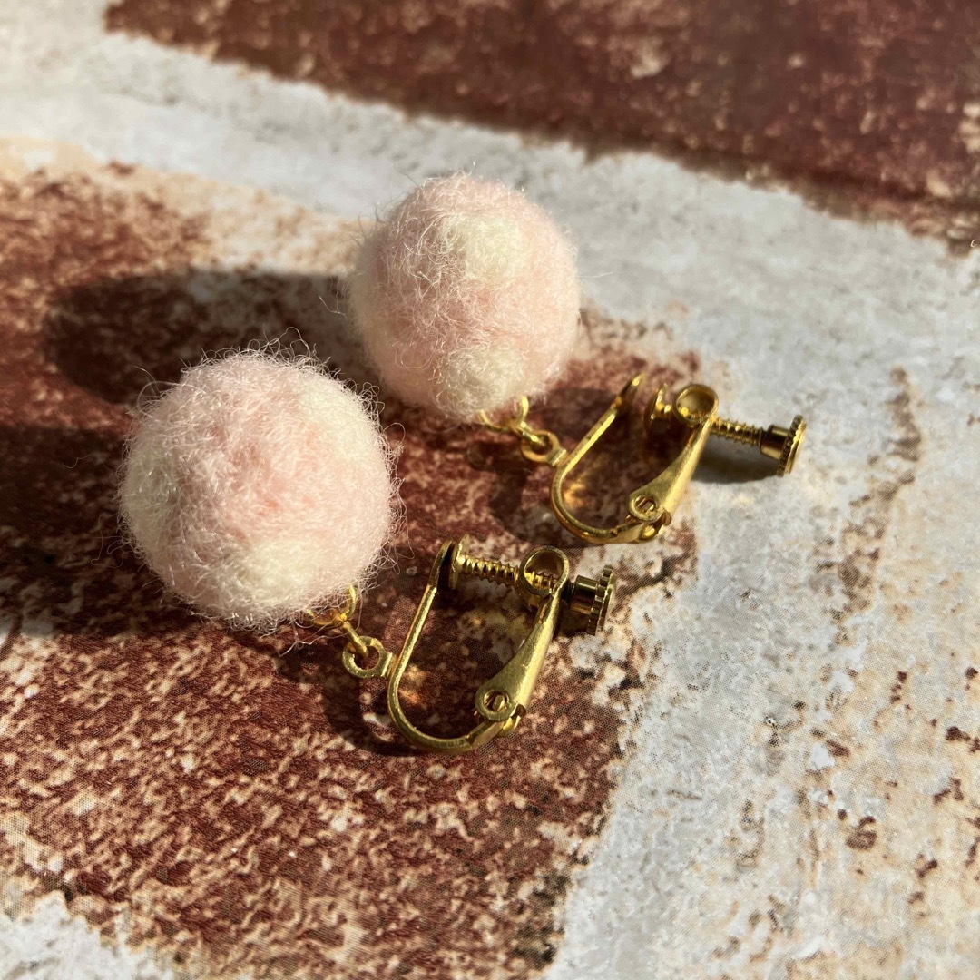 みずたまイヤリング ピンク ハンドメイドのアクセサリー(イヤリング)の商品写真