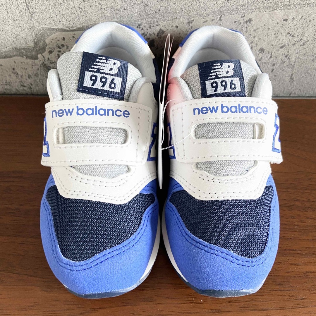 New Balance(ニューバランス)の【新品】15センチ ホワイト×ブルー ニューバランス スニーカー キッズ キッズ/ベビー/マタニティのキッズ靴/シューズ(15cm~)(スニーカー)の商品写真