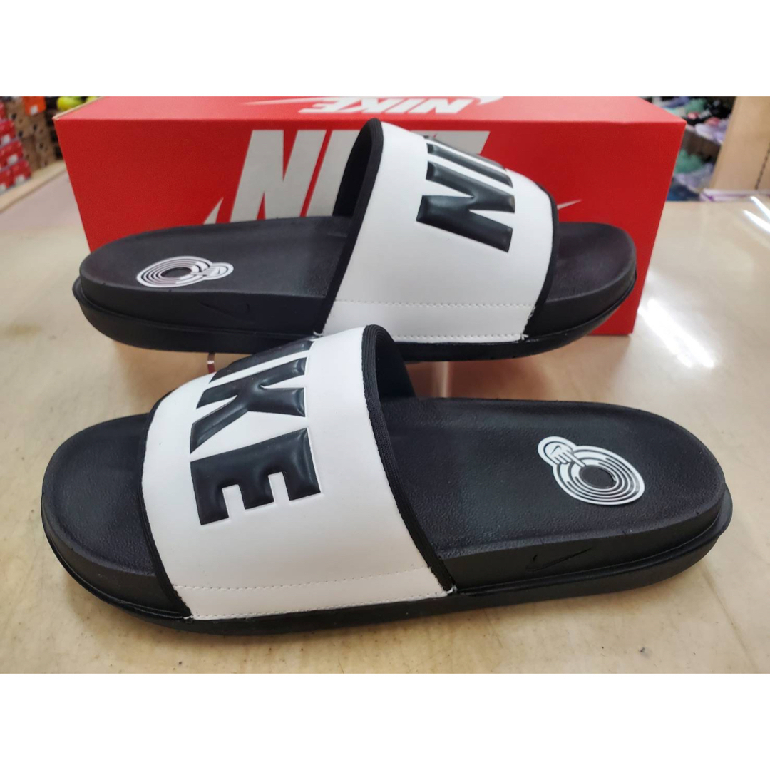 NIKE(ナイキ)のNIKEナイキ wmnsオフコートスライド 27.0cmメンズ シャワーサンダル メンズの靴/シューズ(サンダル)の商品写真