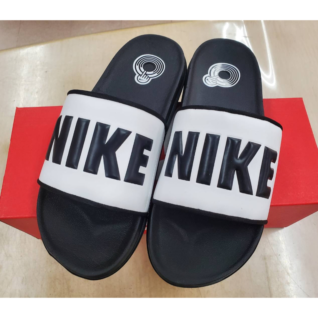 NIKE(ナイキ)のNIKEナイキ wmnsオフコートスライド 27.0cmメンズ シャワーサンダル メンズの靴/シューズ(サンダル)の商品写真