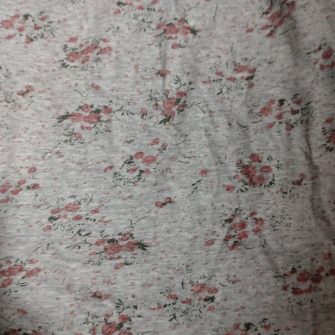 COTTON ON Tシャツ　灰色　グレー　小花柄 レディースのトップス(Tシャツ(半袖/袖なし))の商品写真