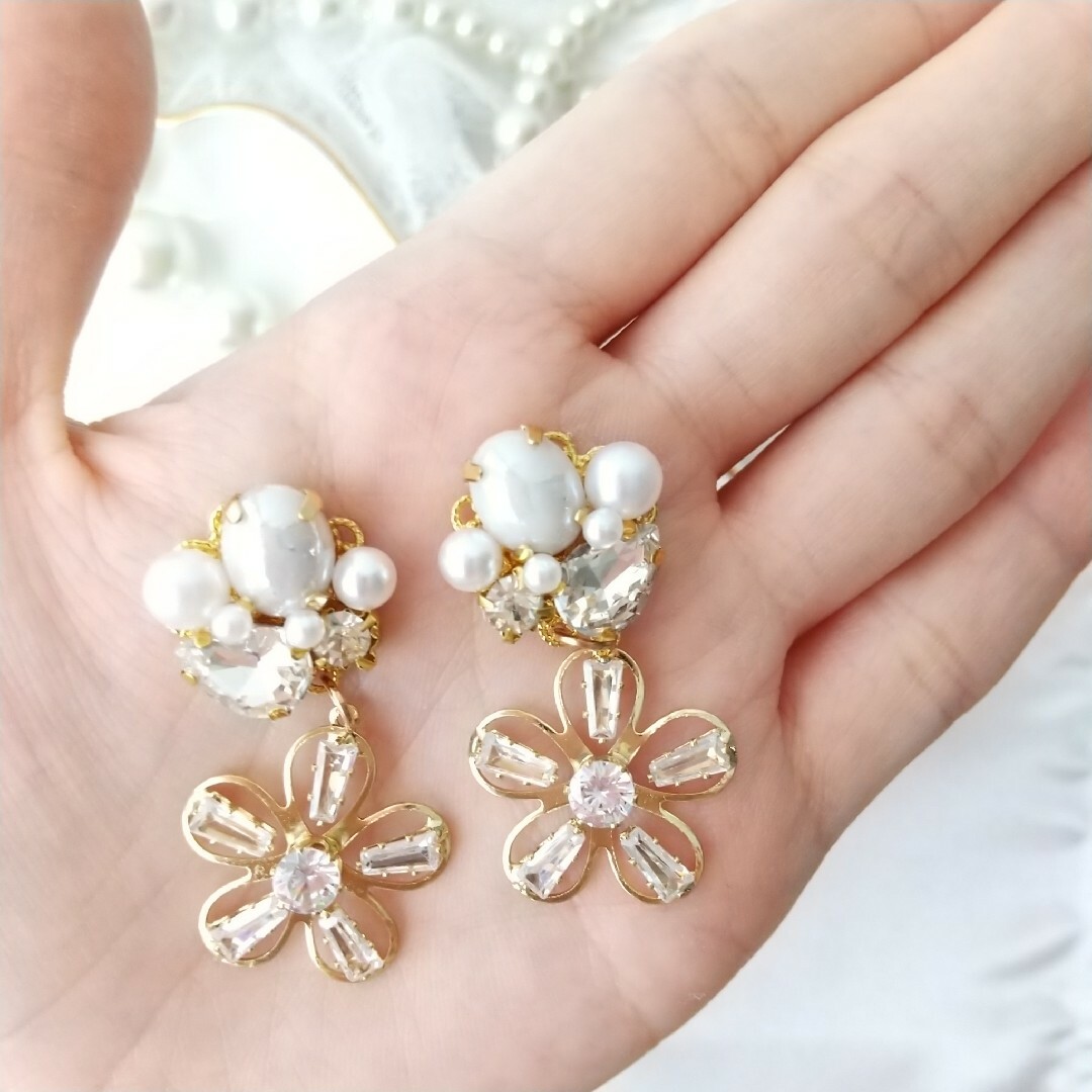 可愛い♡キラキラお花揺れる クリアビジューピアス