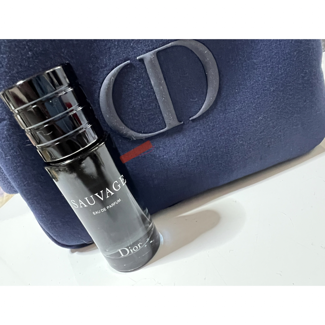 Dior(ディオール)の本日限定最終お値下げ　ソヴァージュ　オードゥパルファン　ポーチ付き コスメ/美容の香水(香水(男性用))の商品写真