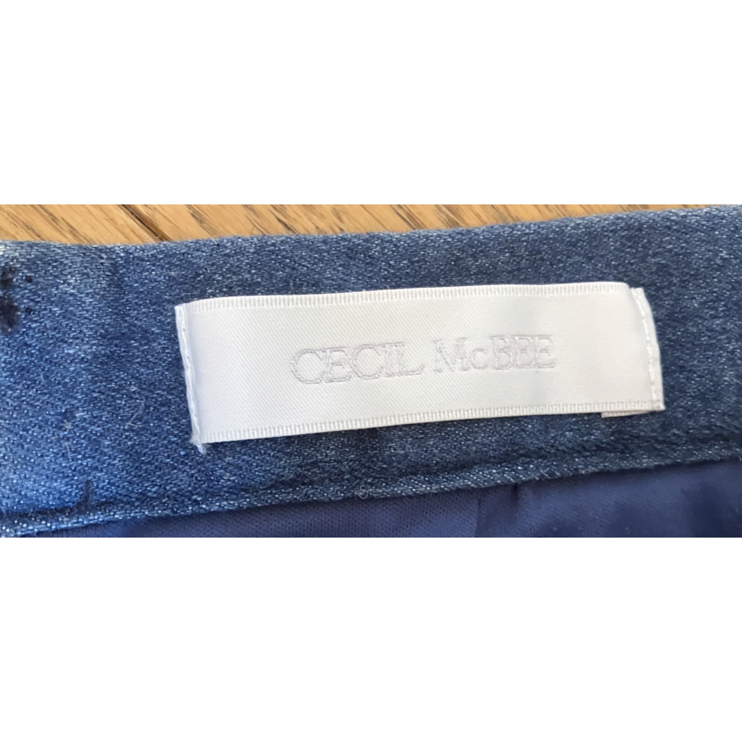 CECIL McBEE(セシルマクビー)のCECIL McBEE ミニスカート　デニム　花柄　セシル　マクビー レディースのスカート(ミニスカート)の商品写真