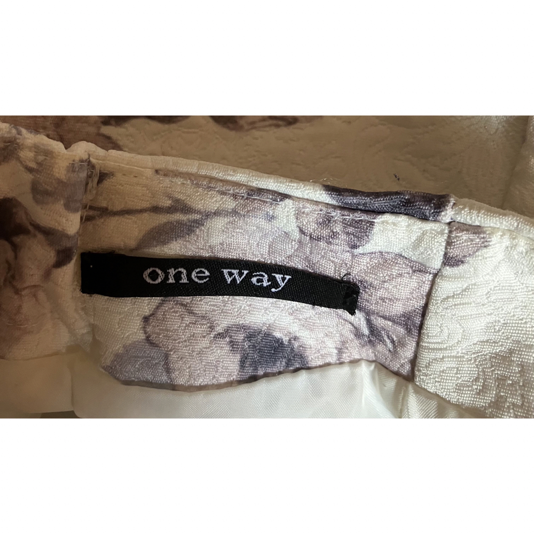 one*way(ワンウェイ)のone way ミニスカート　花柄　ワンウェイ レディースのスカート(ミニスカート)の商品写真