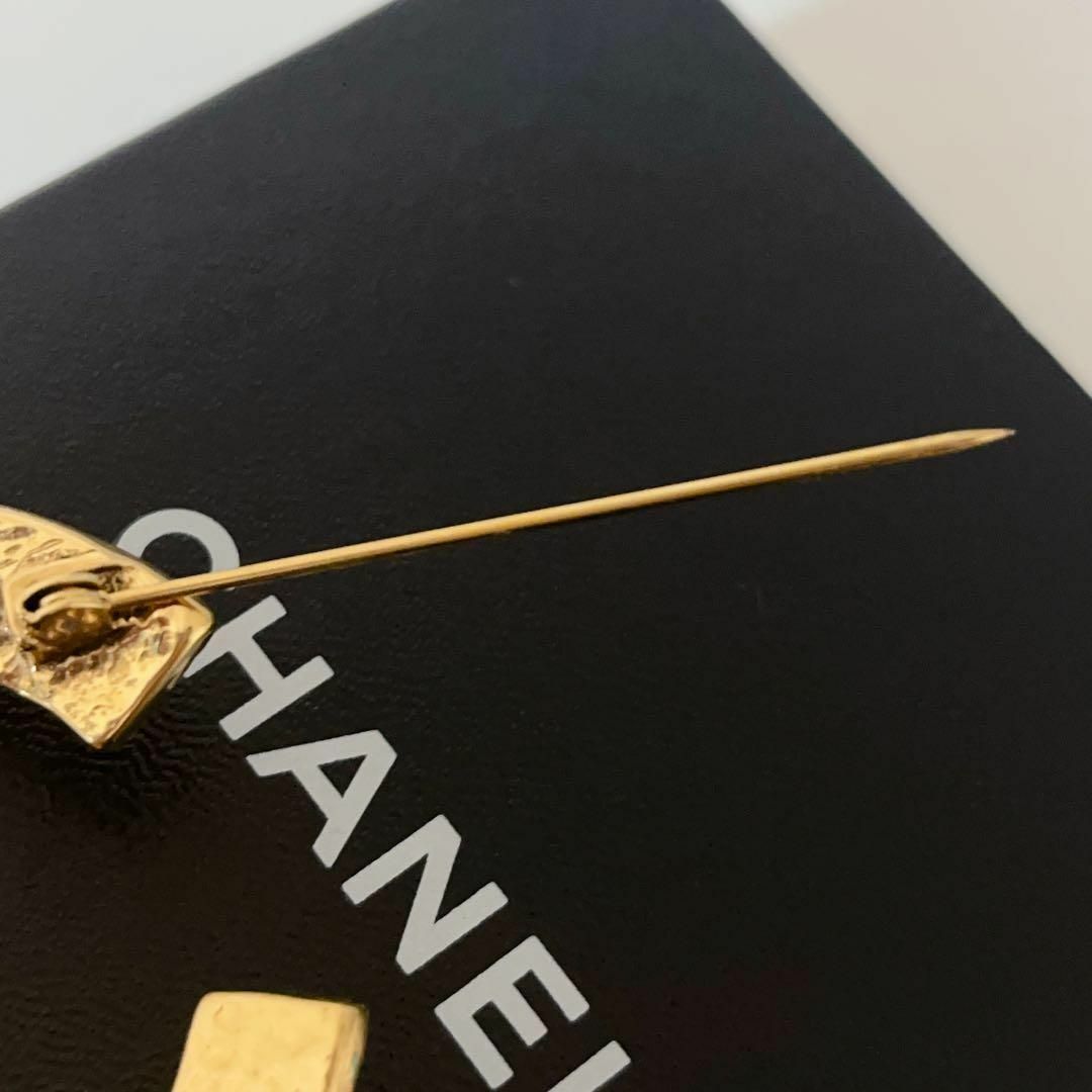 CHANEL(シャネル)のCHANEL シャネル 94P ブローチ ビッグ ココマーク デカココ ゴールド レディースのアクセサリー(ブローチ/コサージュ)の商品写真