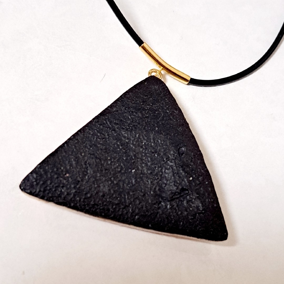 MALICIOUS.X TRIANGLE BLUE EYE NECKLACE 3