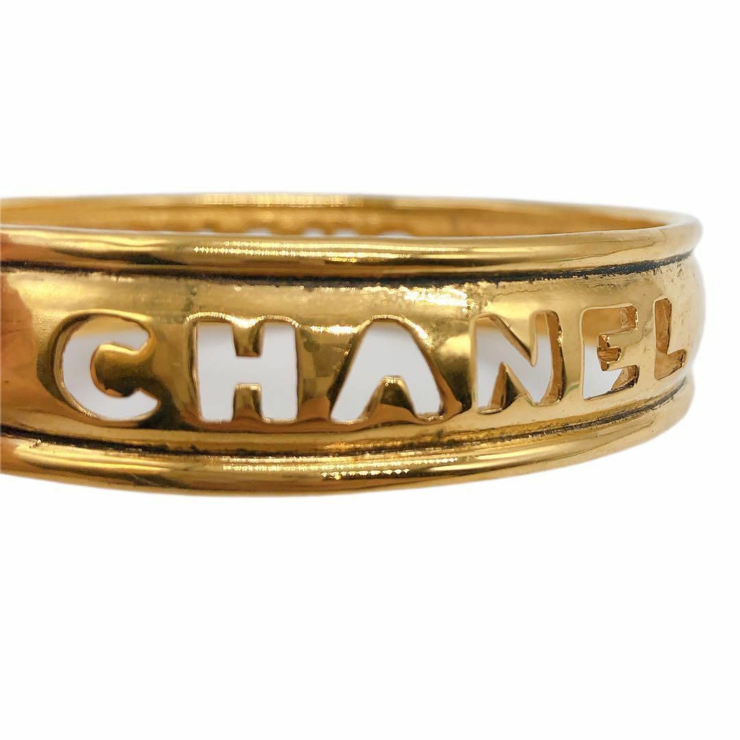 CHANEL シャネル ブレスレット ロゴ バングル ゴールドアクセサリー