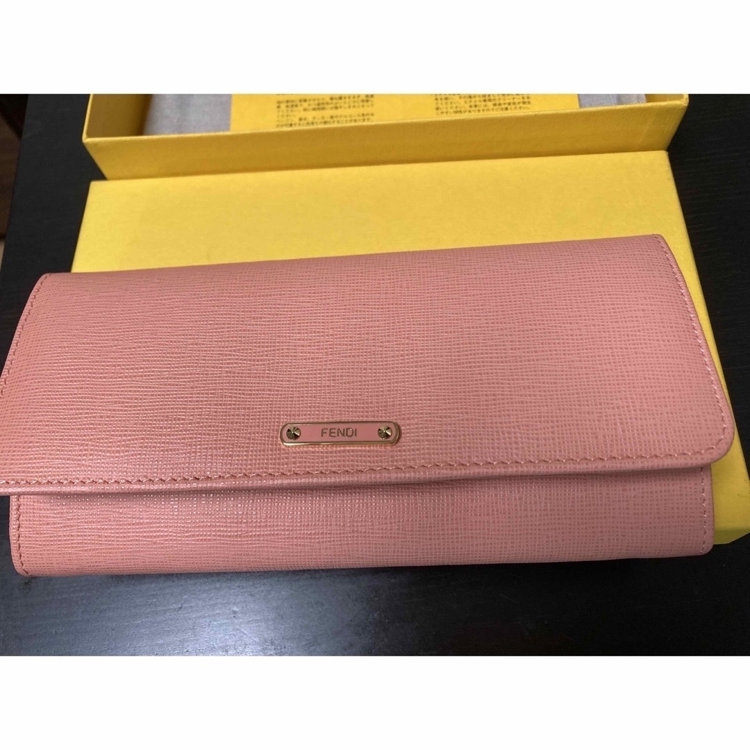 FENDI ピンクレザー長財布