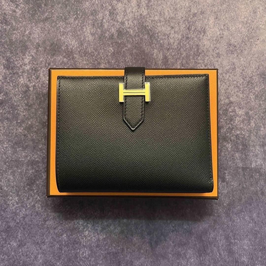 Hermes(エルメス)のエルメス べアンコンパクト ノアール ゴールド金具 レディースのファッション小物(財布)の商品写真