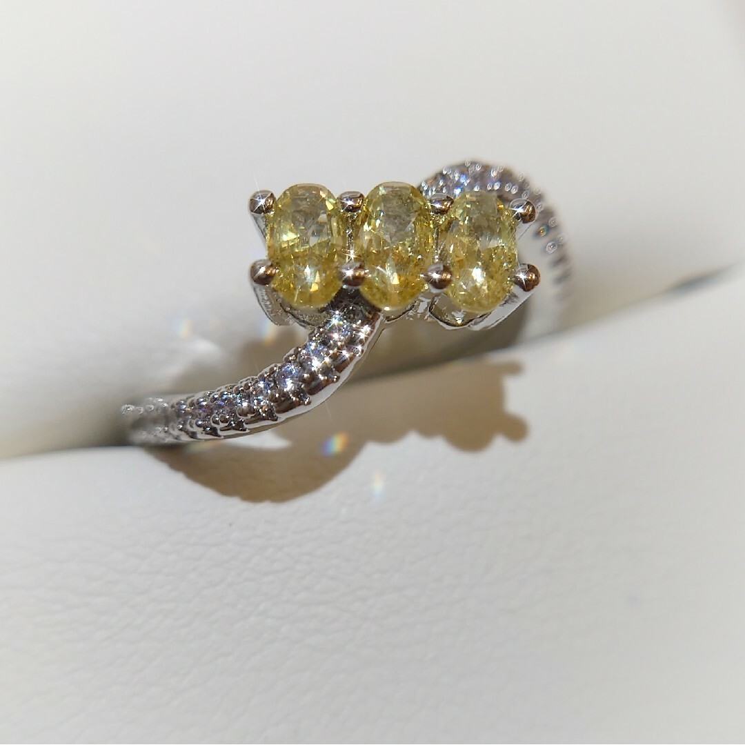 1651 高級 sona ダイヤモンド イエローダイヤモンド オーバル 3石 レディースのアクセサリー(リング(指輪))の商品写真