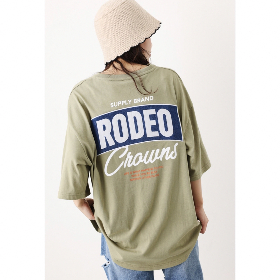 RODEO CROWNS WIDE BOWL(ロデオクラウンズワイドボウル)のロデオ ★ デニムアップリケVネックTシャツ レディースのトップス(Tシャツ(半袖/袖なし))の商品写真