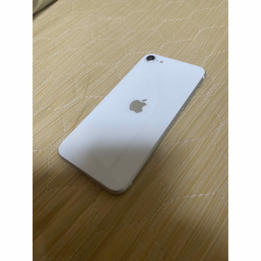スマートフォン本体iPhoneSE2 第2世代　64GB ドコモ　ホワイト