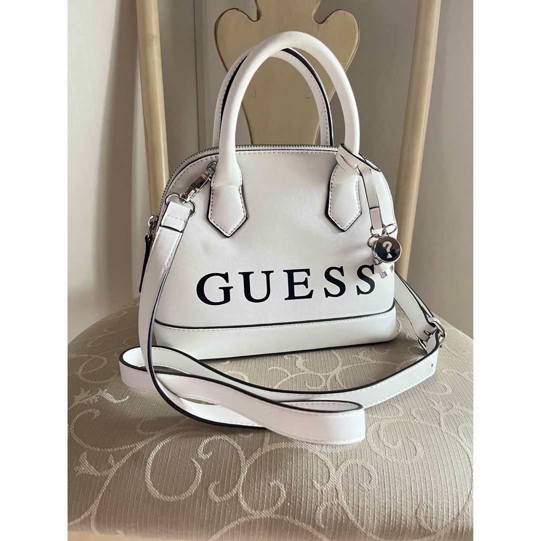 GUESS(ゲス)の値下げ‼️guess＊ロゴミニショルダーバッグ レディースのバッグ(ショルダーバッグ)の商品写真