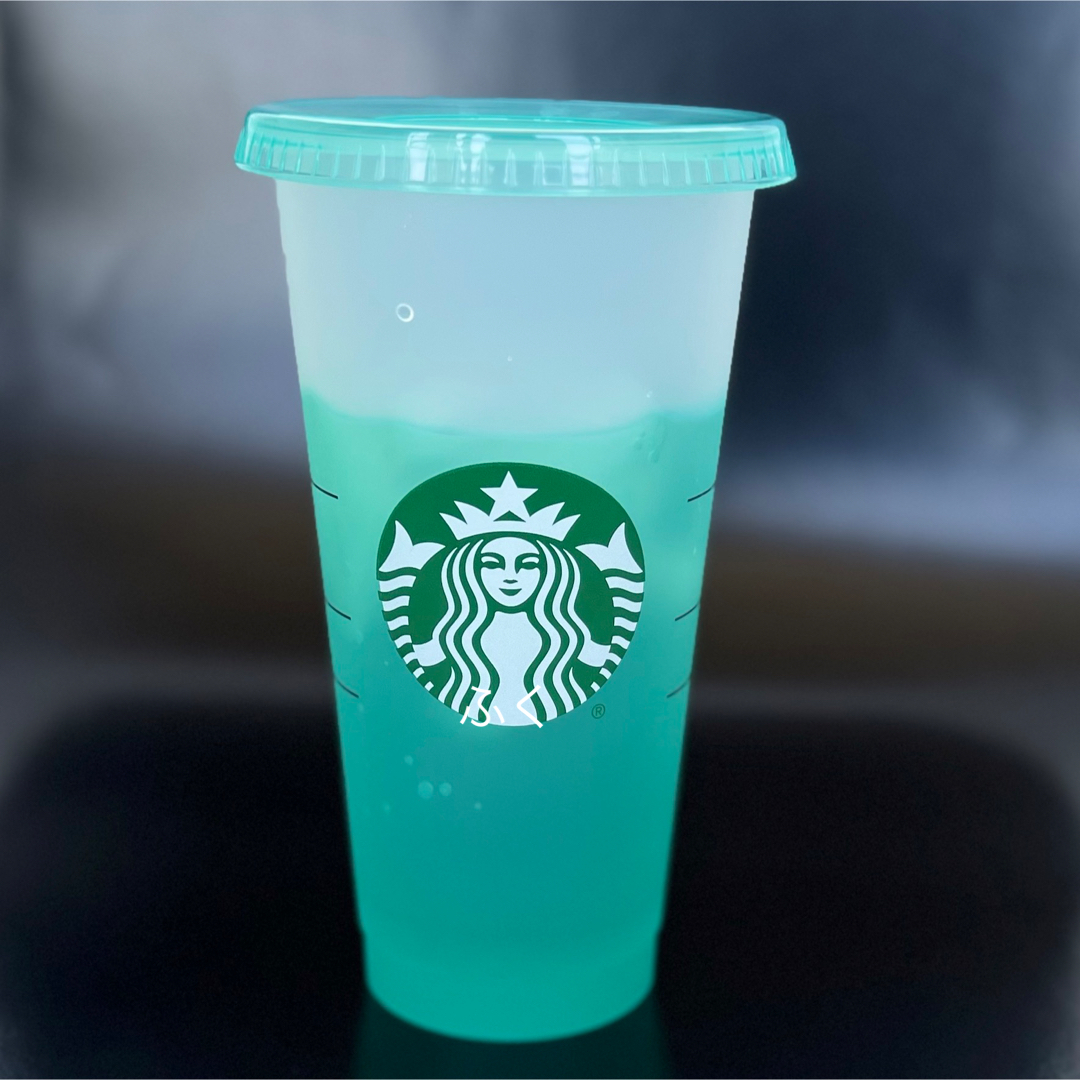 Starbucks(スターバックス)の海外スターバックス★完売★カラーチェンジ★リユーザブルカップ インテリア/住まい/日用品のキッチン/食器(グラス/カップ)の商品写真