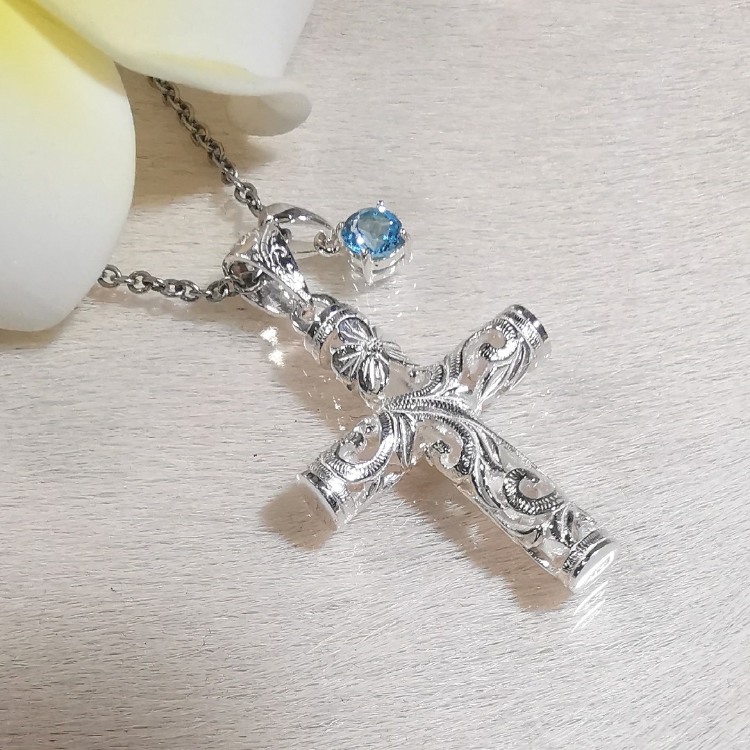 ハワイアンジュエリー 天然石 スイスブルートパーズ 透かし彫り クロス