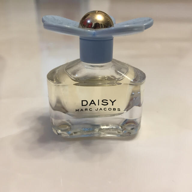 MARC BY MARC JACOBS(マークバイマークジェイコブス)の【みー様専用】MARC JACOBS DAISY 4ml コスメ/美容の香水(香水(女性用))の商品写真