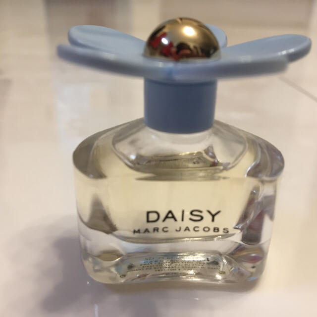 MARC BY MARC JACOBS(マークバイマークジェイコブス)の【みー様専用】MARC JACOBS DAISY 4ml コスメ/美容の香水(香水(女性用))の商品写真