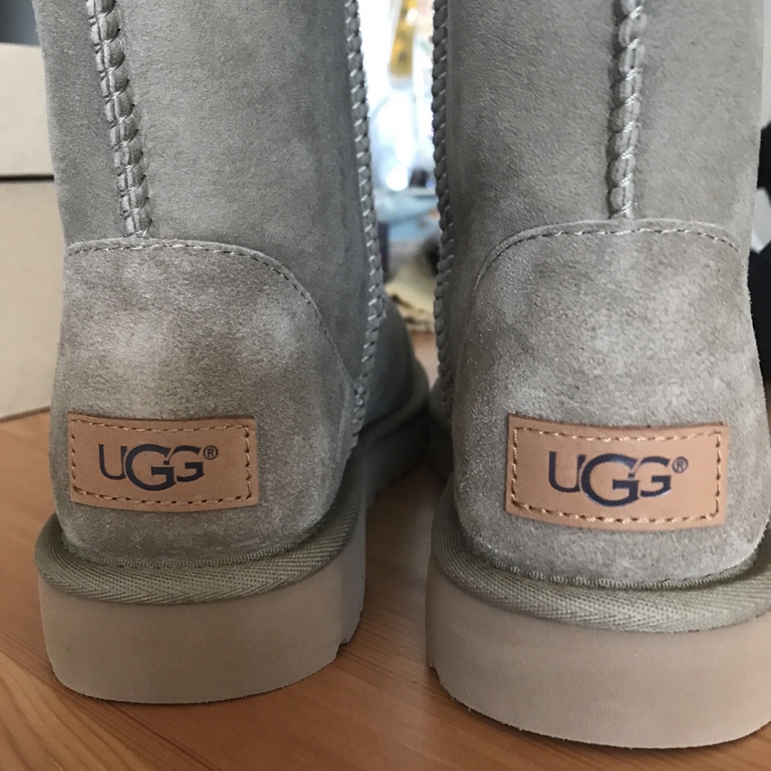 UGGミドルブーツ23センチ新品未使用