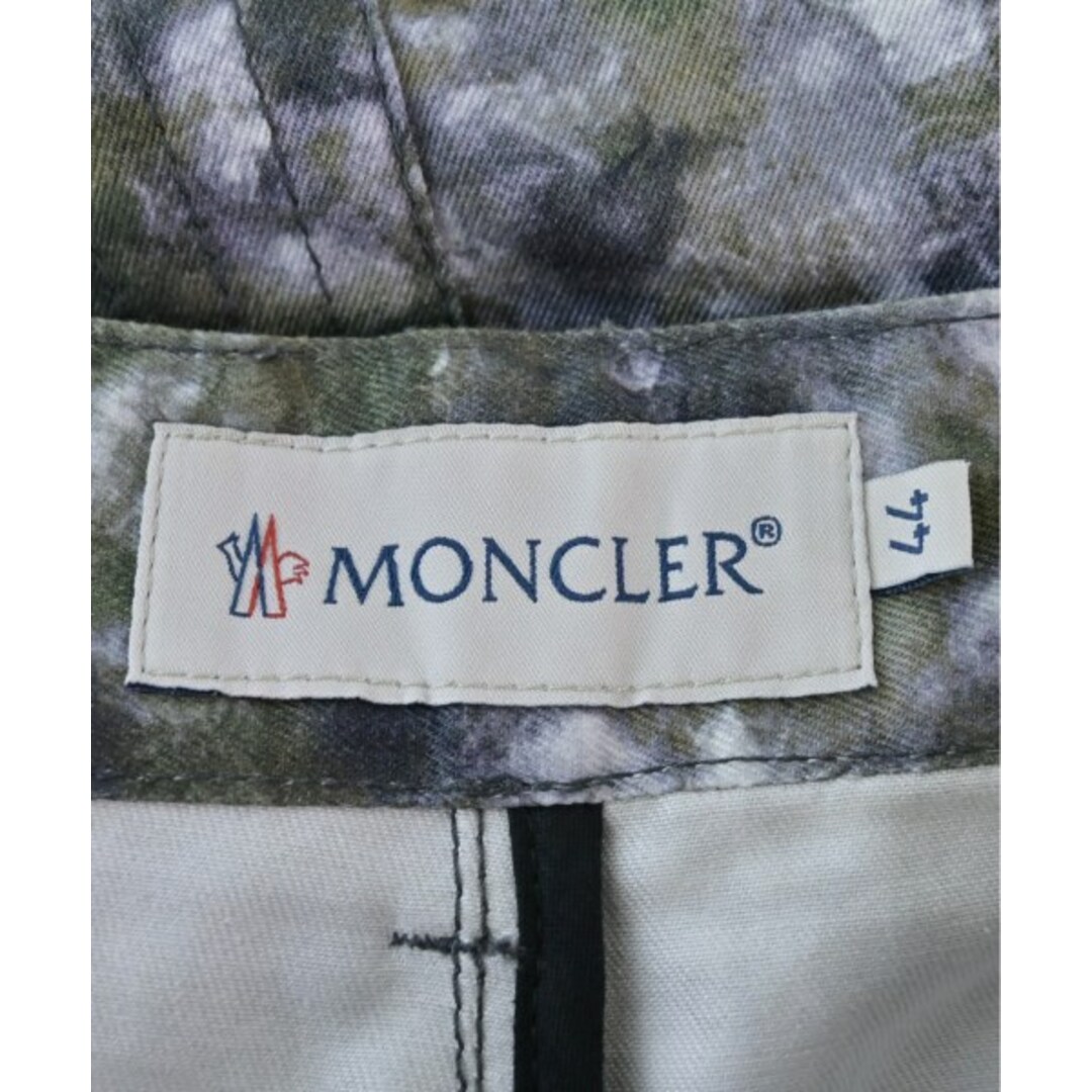 MONCLER(モンクレール)のMONCLER モンクレール ショートパンツ 44(XS位) 黒x白x緑(総柄) 【古着】【中古】 メンズのパンツ(ショートパンツ)の商品写真