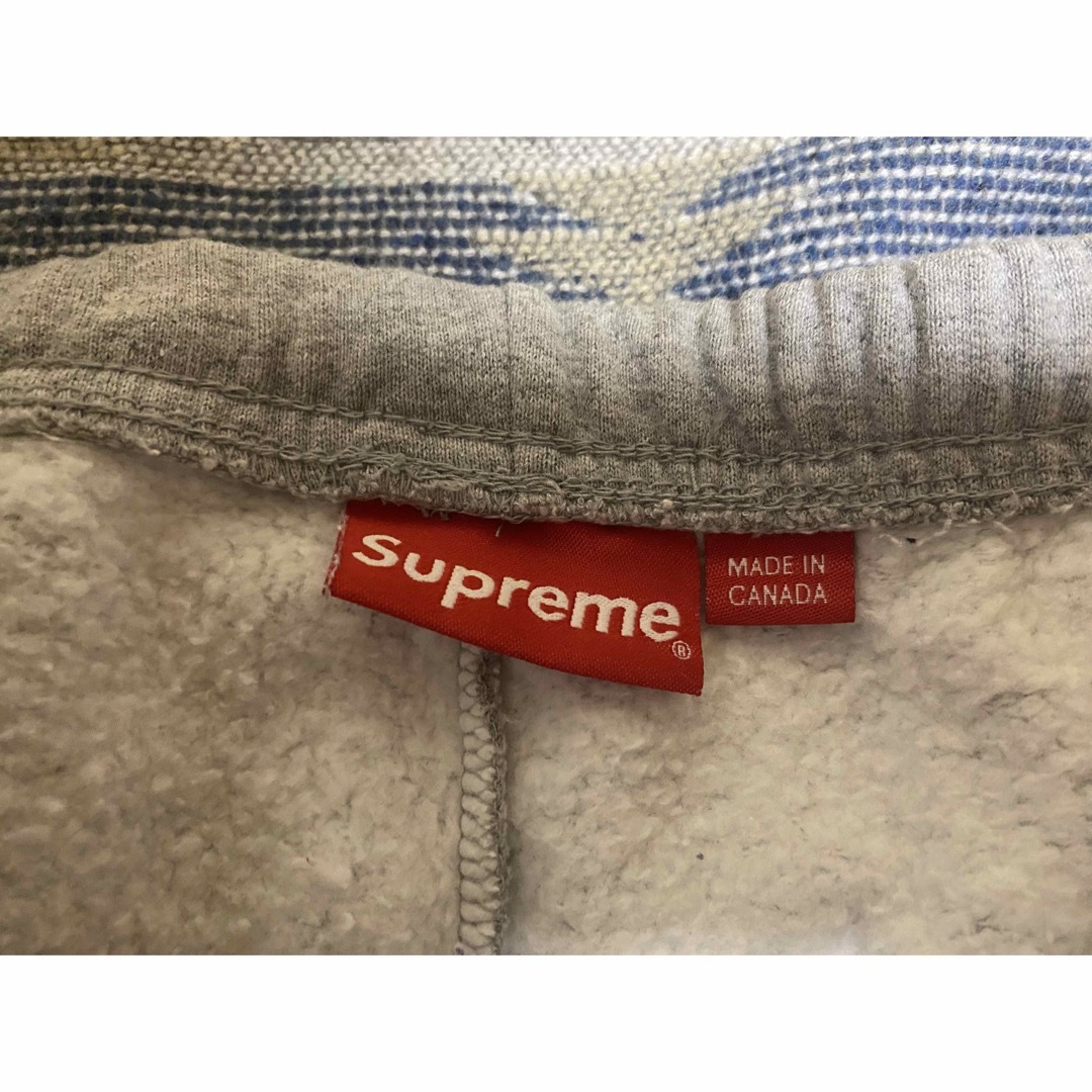 Supreme(シュプリーム)のSmall Box Sweatshort Supreme メンズのパンツ(ショートパンツ)の商品写真