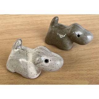 犬の置物(2つ)(置物)
