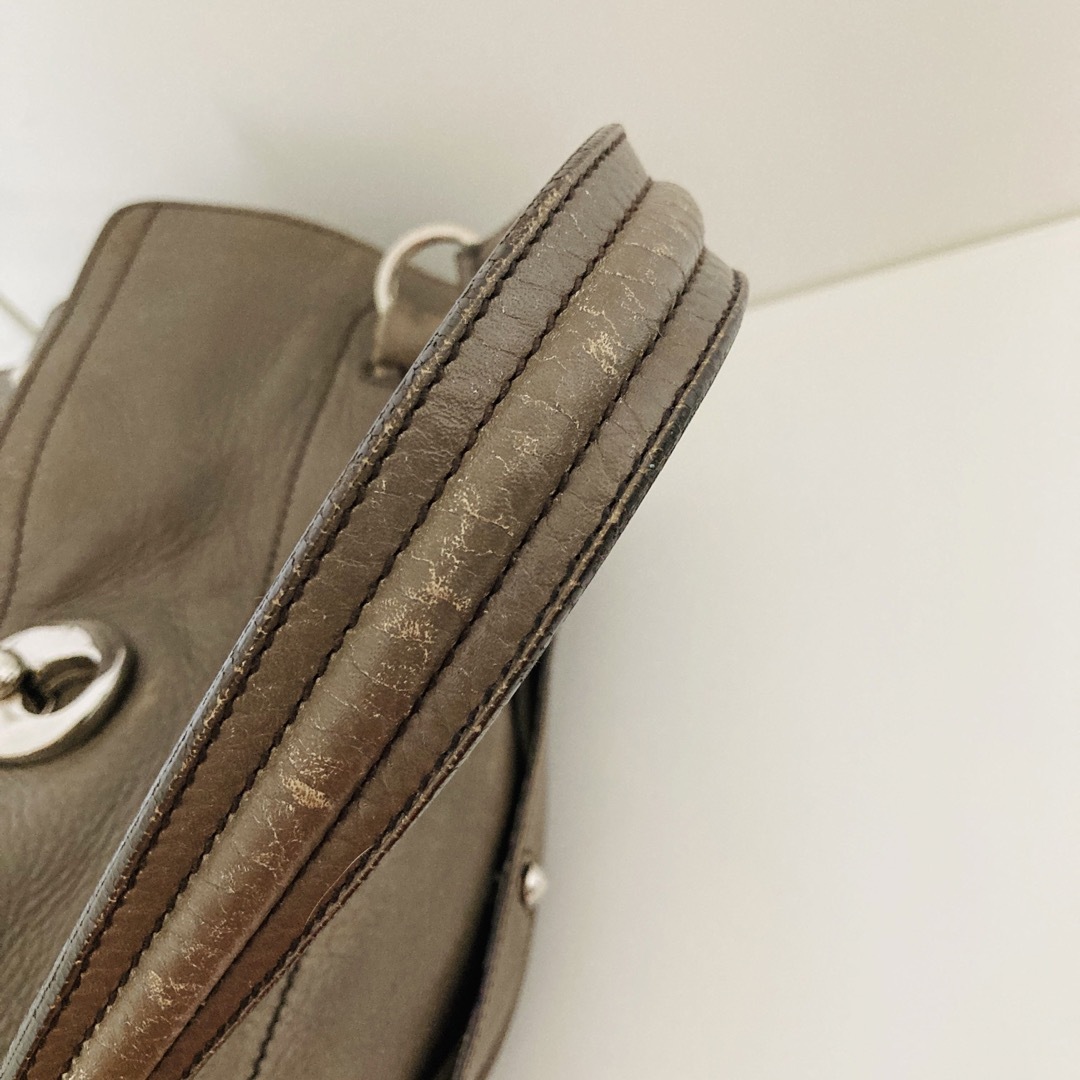 Yves Saint Laurent(イヴサンローラン)の☆ビンテージ ☆イブサンローラン  MUSE TWO ミューズトゥー グレージュ レディースのバッグ(ハンドバッグ)の商品写真