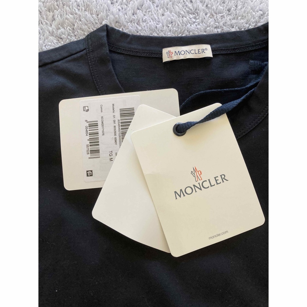 MONCLER(モンクレール)の「新品」モンクレール　ブラックＴシャツ メンズのトップス(Tシャツ/カットソー(半袖/袖なし))の商品写真