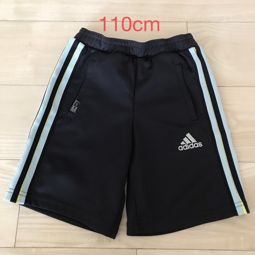 adidas(アディダス)のアディダスadidas 短パン110cm他おまとめ3点 キッズ/ベビー/マタニティのキッズ服男の子用(90cm~)(パンツ/スパッツ)の商品写真