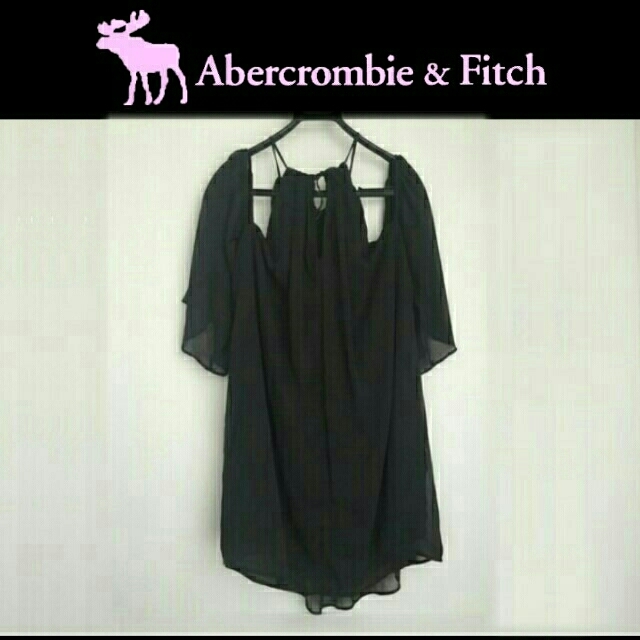 Abercrombie&Fitch(アバクロンビーアンドフィッチ)のアバクロ♥肩出しシフォンワンピ 黒 新品✨ レディースのワンピース(ミニワンピース)の商品写真