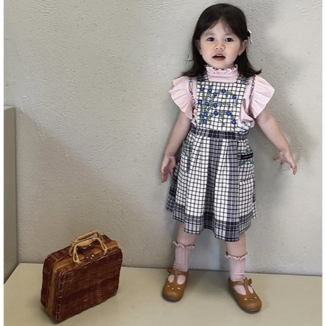 新品 ソフト加工 紫 レトロ 刺繍 リボン ダブルポケット チェックワンピース キッズ/ベビー/マタニティのキッズ服女の子用(90cm~)(ワンピース)の商品写真