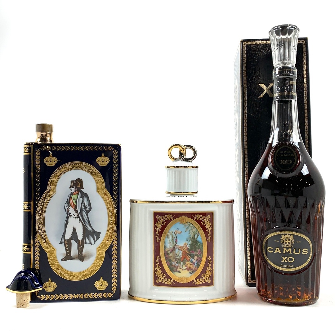 カミュ(カミュ)の3本 カミュ ナポレオン ブック 青 陶器 XO ロングネック コニャック 食品/飲料/酒の酒(ブランデー)の商品写真