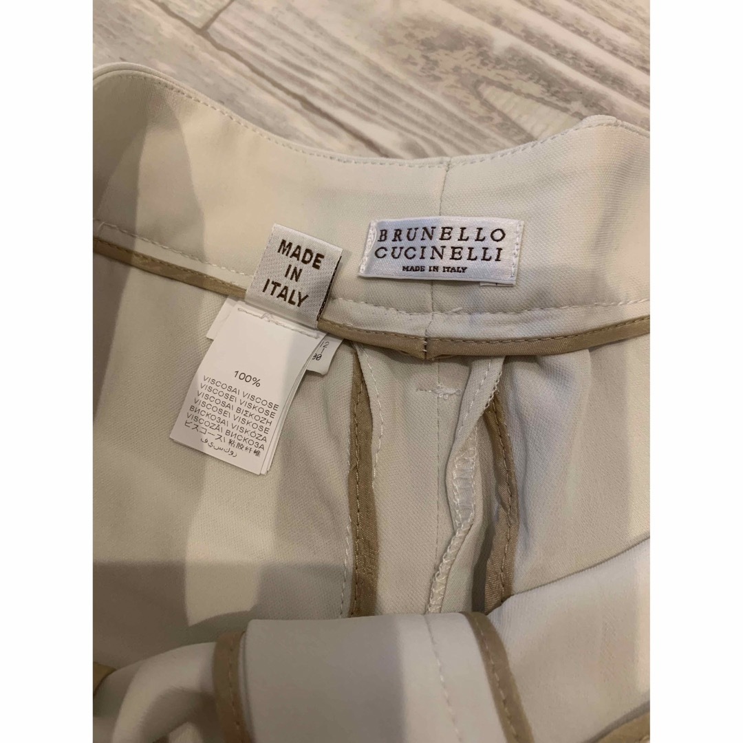 BRUNELLO CUCINELLI(ブルネロクチネリ)のめっちゃおしゃれ！　クチネリ　パンツ レディースのパンツ(クロップドパンツ)の商品写真