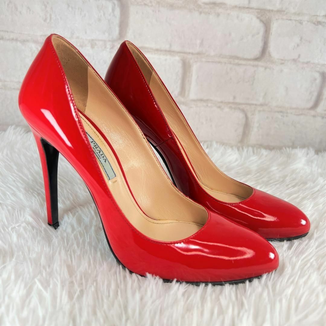 PRADA - 極美品○PRADA ラウンドトゥ ピンヒール 23.5cm パンプス 赤