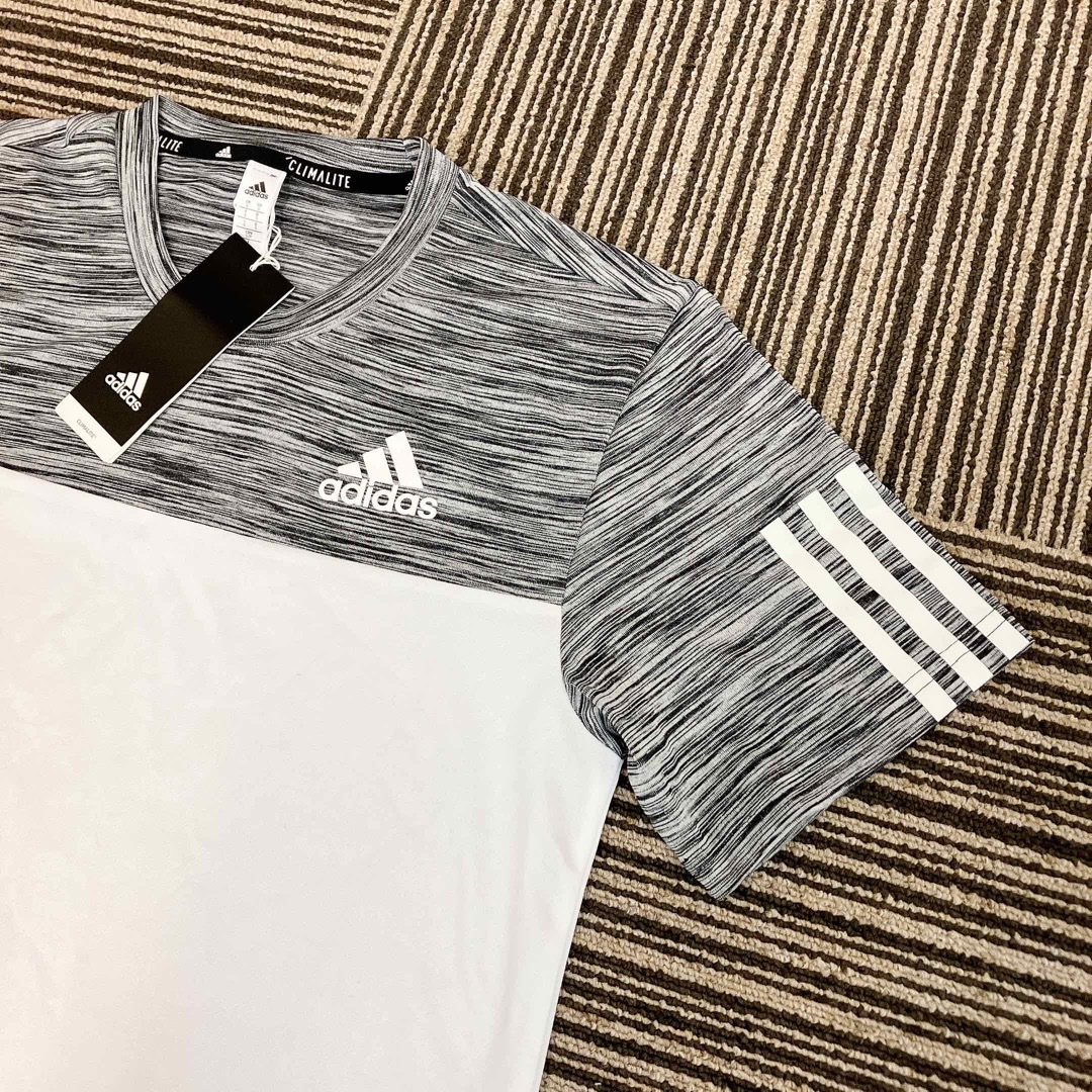 adidas(アディダス)の【未使用】【Mサイズ】adidas アディダス 半袖 シャツ ホワイト メンズのトップス(Tシャツ/カットソー(半袖/袖なし))の商品写真