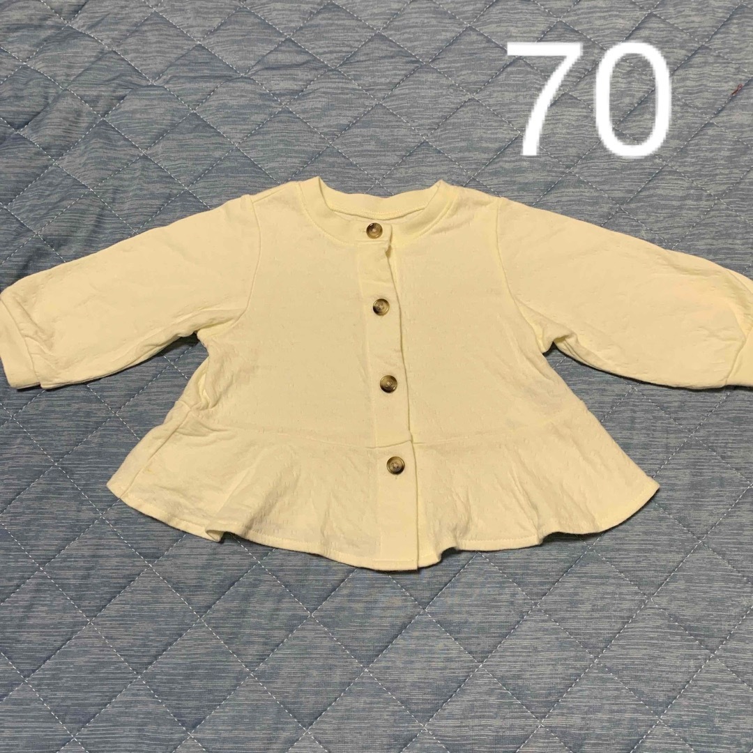 GU(ジーユー)のGU ジーユー　ブラウンボタン　アイボリー　カーディガン　アウター　70 キッズ/ベビー/マタニティのベビー服(~85cm)(カーディガン/ボレロ)の商品写真
