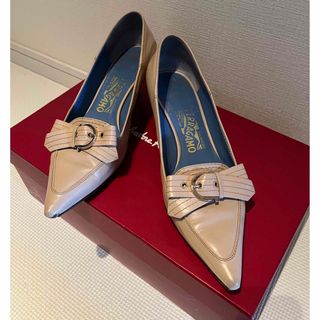 サルヴァトーレフェラガモ(Salvatore Ferragamo)のフェラガモ　パンプス　ローヒール　23.5cm(ハイヒール/パンプス)